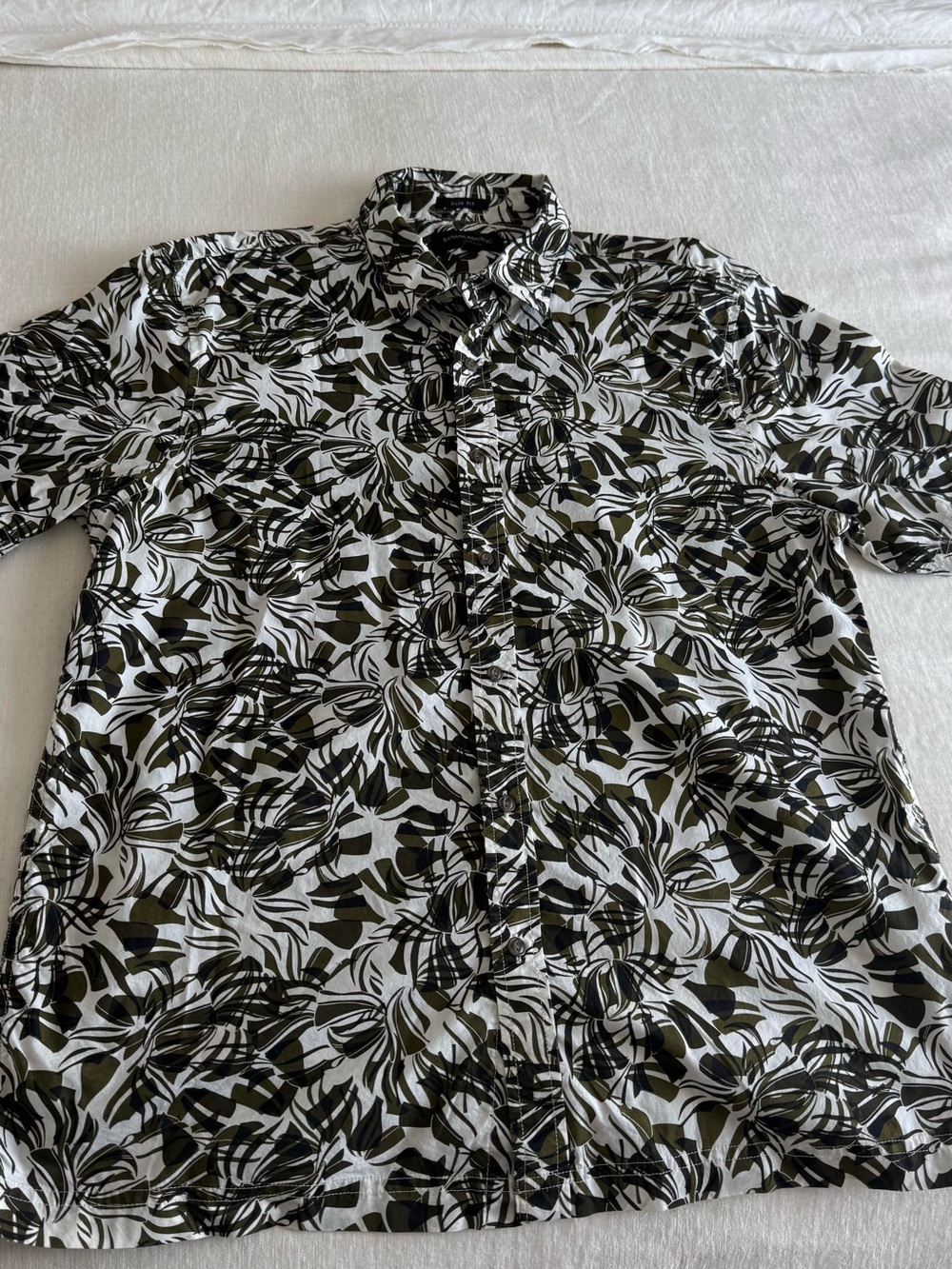 Banana Republic Black & Olive Leaf-Print Short Sleeve Button-Down